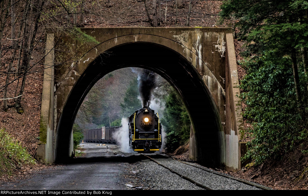 RBMN 2102 approaching the Nesquehoning "Tunnel"